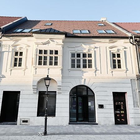 Hviezdoslavova Apartments, Trnava Centre, Parking Available Buitenkant foto