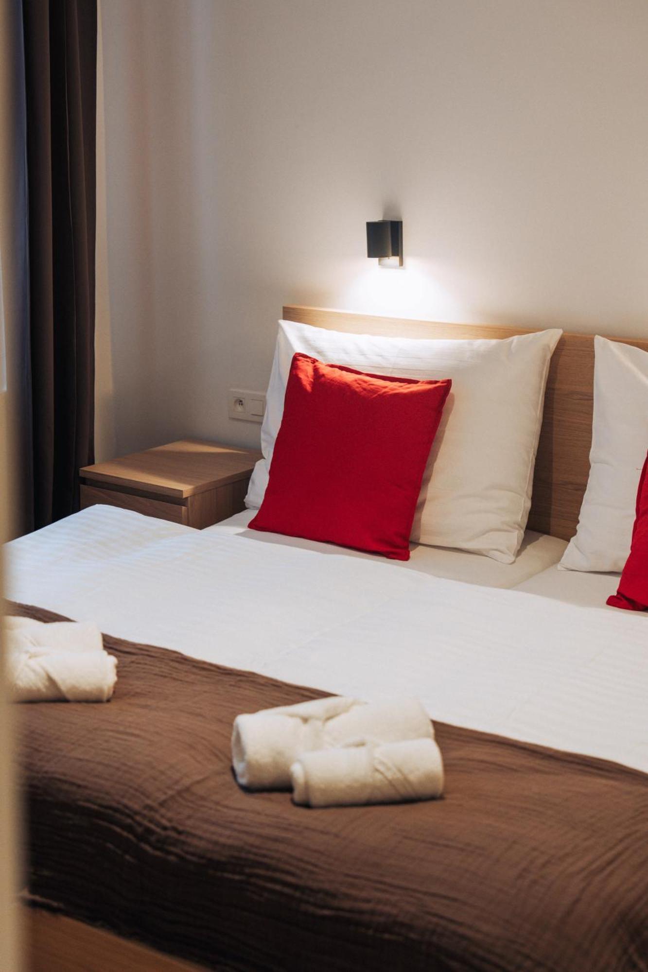 Hviezdoslavova Apartments, Trnava Centre, Parking Available Buitenkant foto