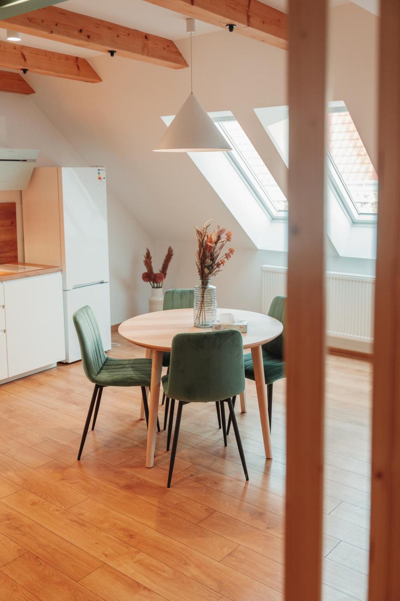 Hviezdoslavova Apartments, Trnava Centre, Parking Available Buitenkant foto