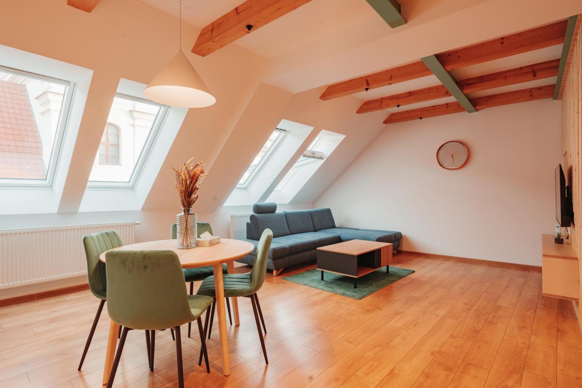 Hviezdoslavova Apartments, Trnava Centre, Parking Available Buitenkant foto