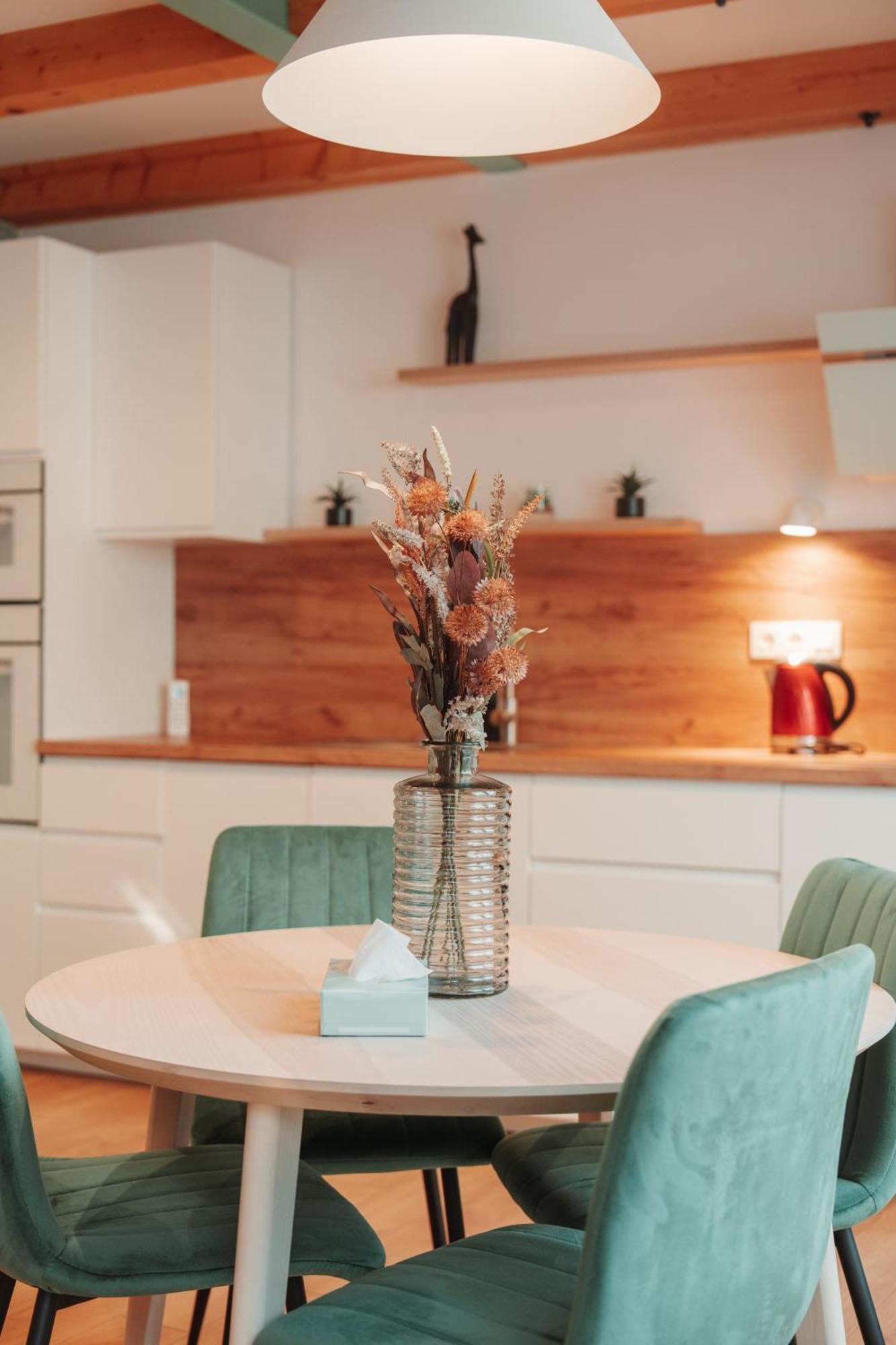 Hviezdoslavova Apartments, Trnava Centre, Parking Available Buitenkant foto