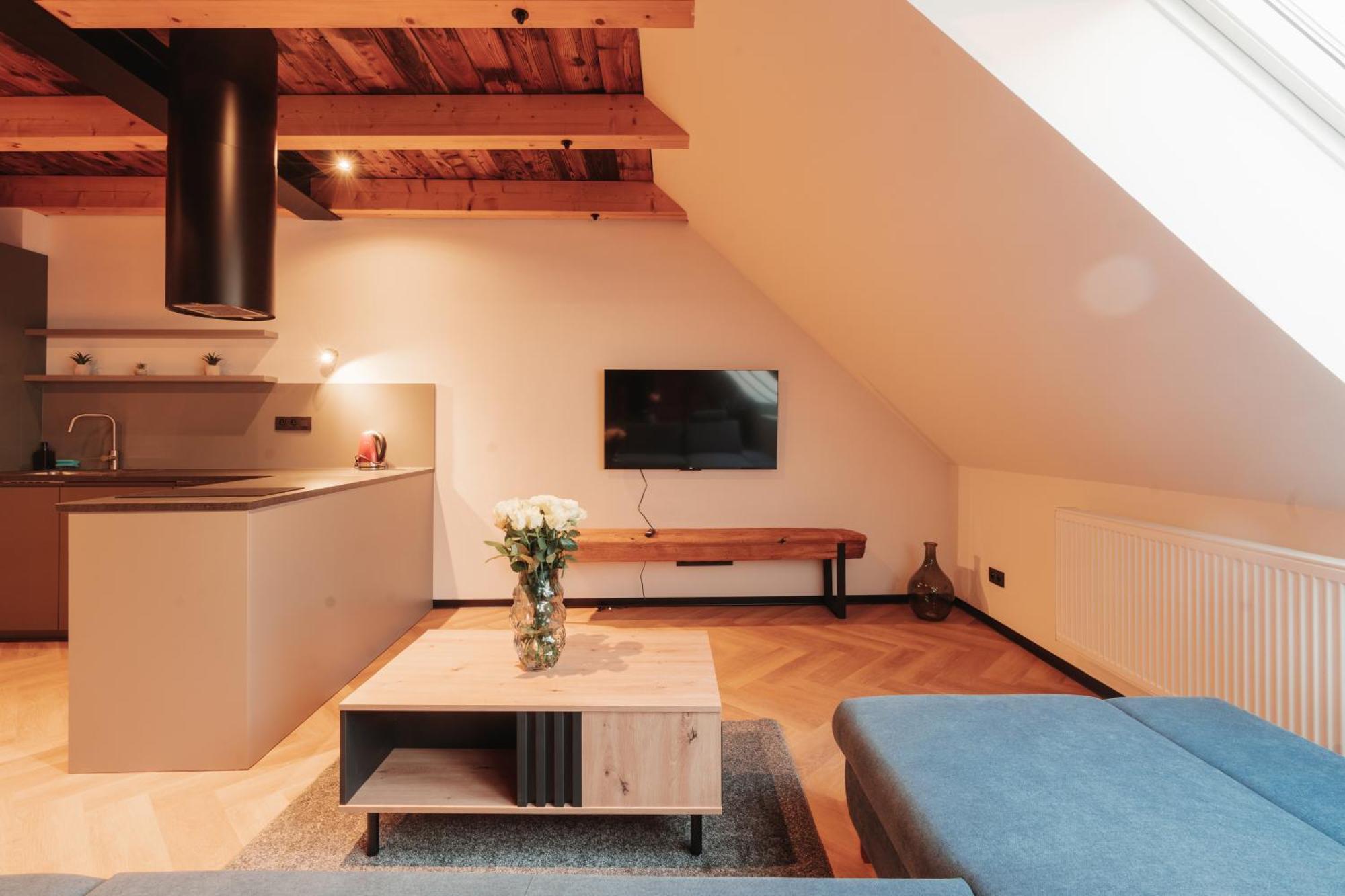 Hviezdoslavova Apartments, Trnava Centre, Parking Available Buitenkant foto