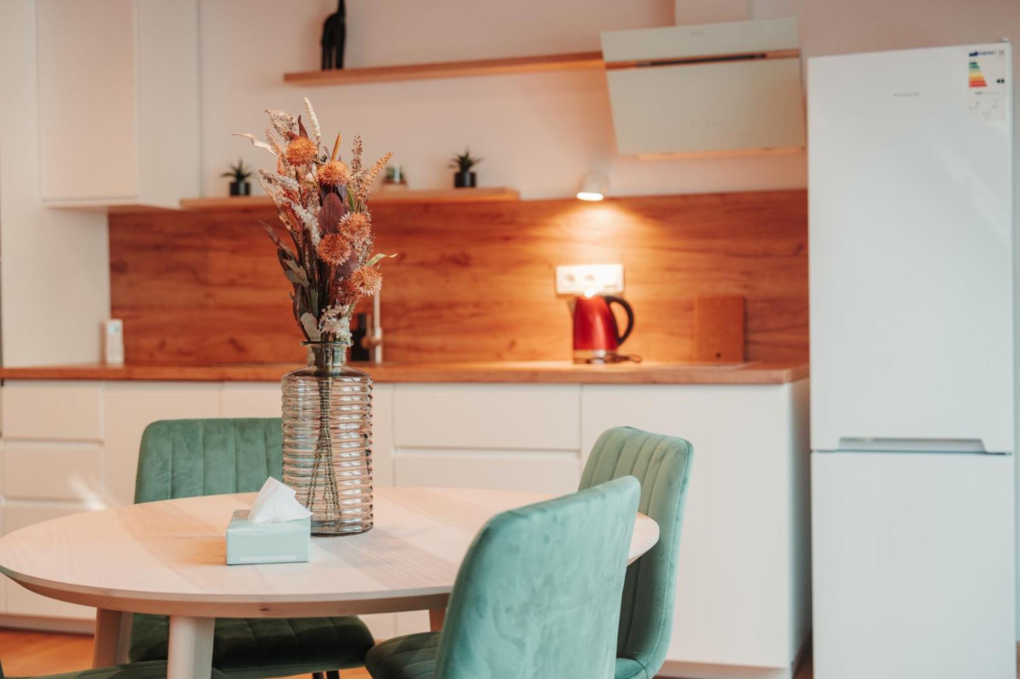 Hviezdoslavova Apartments, Trnava Centre, Parking Available Buitenkant foto