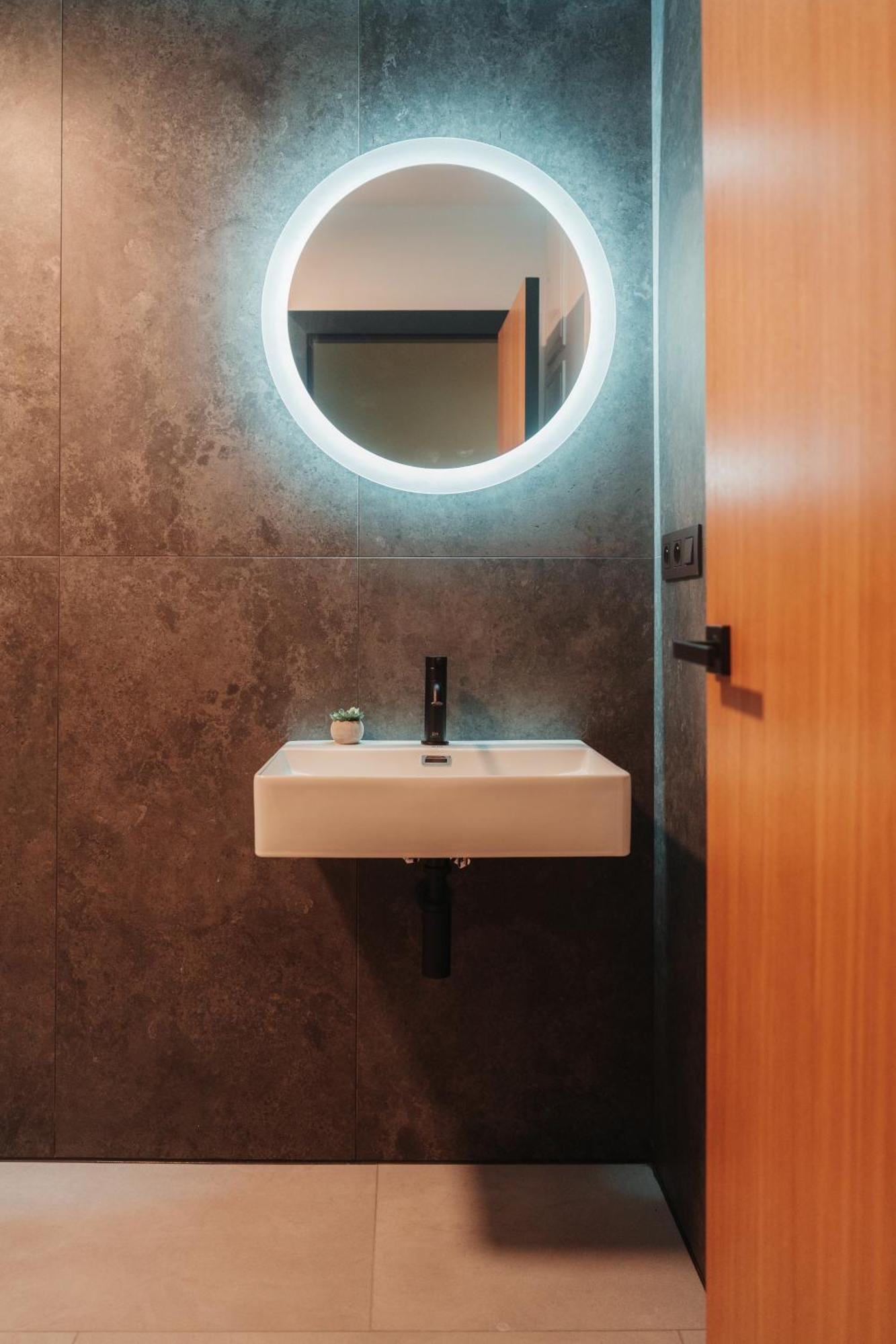 Hviezdoslavova Apartments, Trnava Centre, Parking Available Buitenkant foto