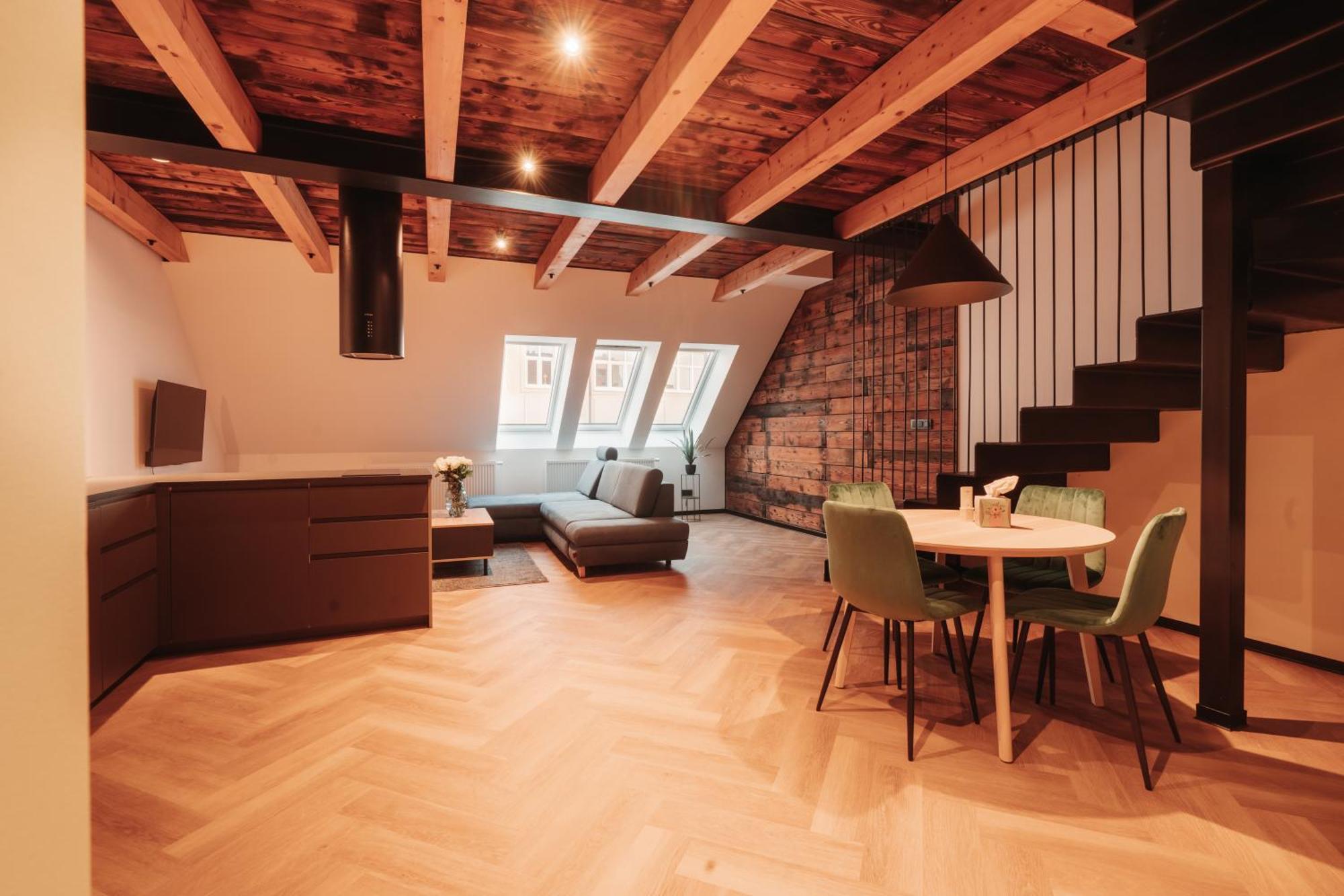 Hviezdoslavova Apartments, Trnava Centre, Parking Available Buitenkant foto