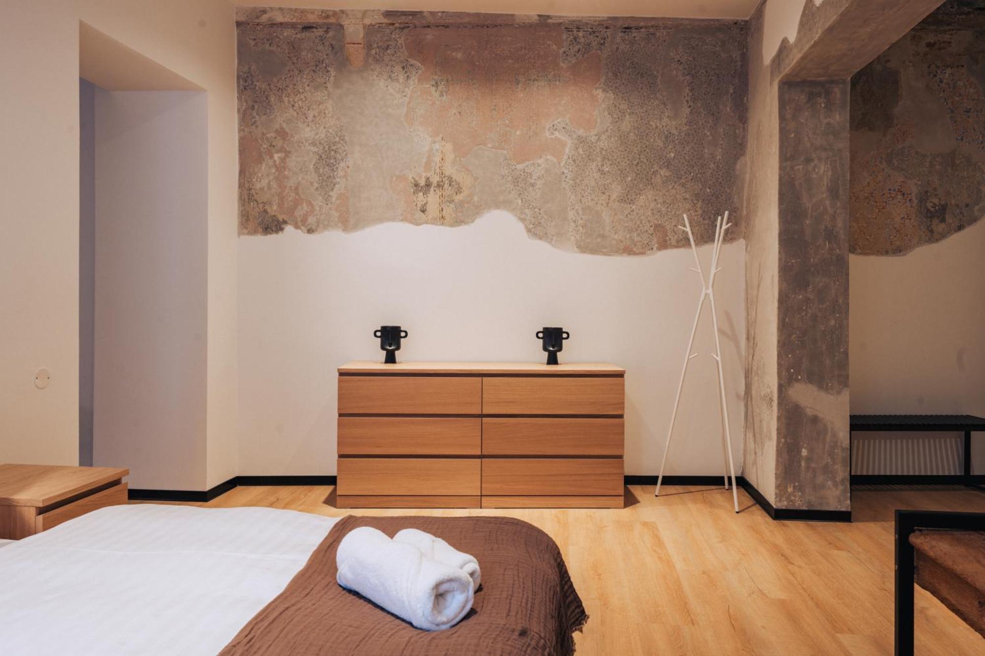 Hviezdoslavova Apartments, Trnava Centre, Parking Available Buitenkant foto