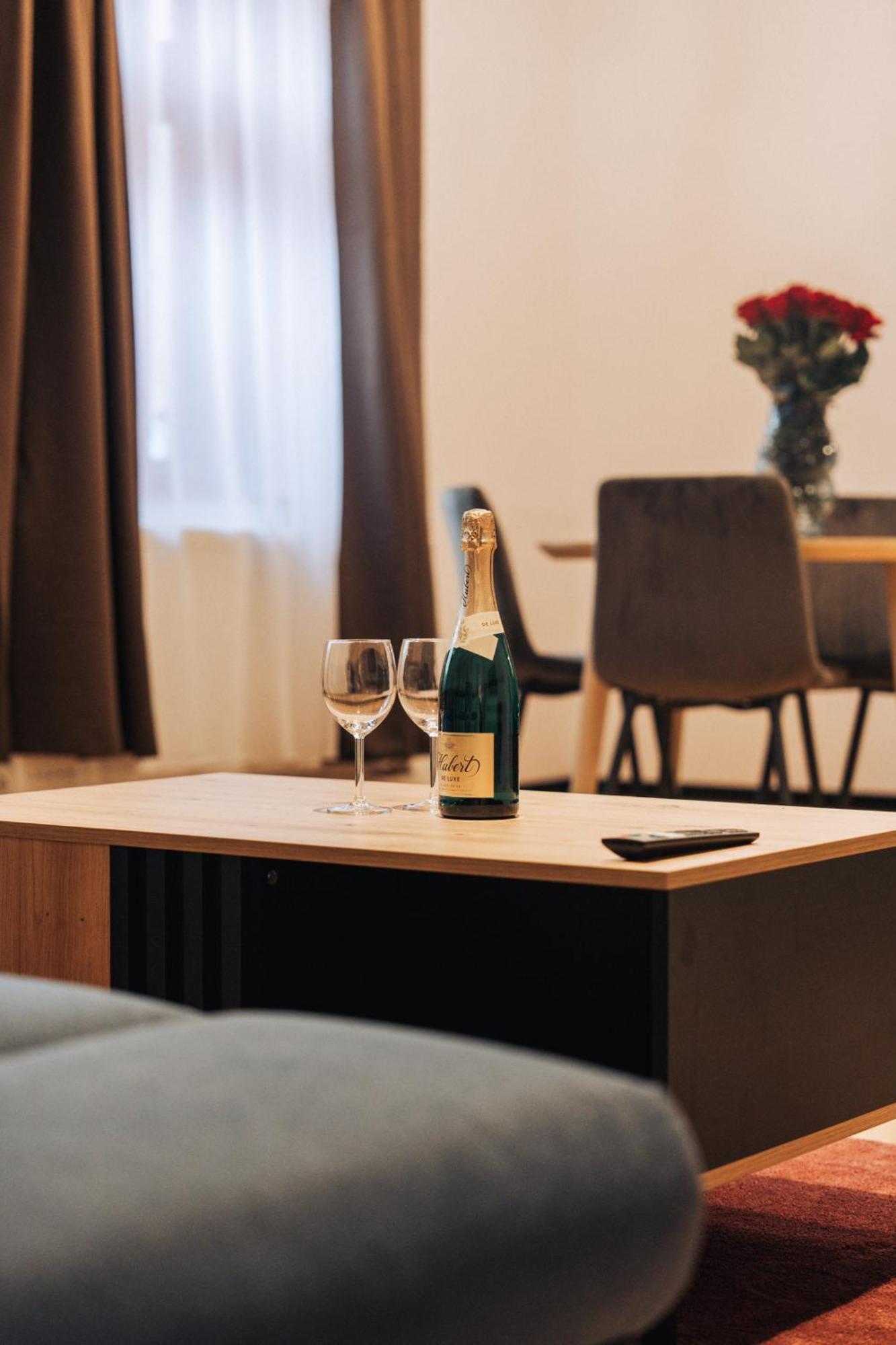 Hviezdoslavova Apartments, Trnava Centre, Parking Available Buitenkant foto